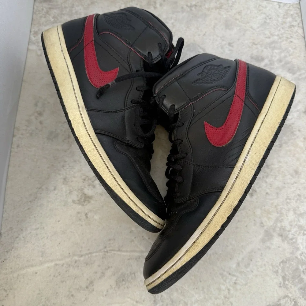 Nike Air Jordan 1 Mid Black Team Red 554724-009 Men's Size 10.5 Retro 2016
